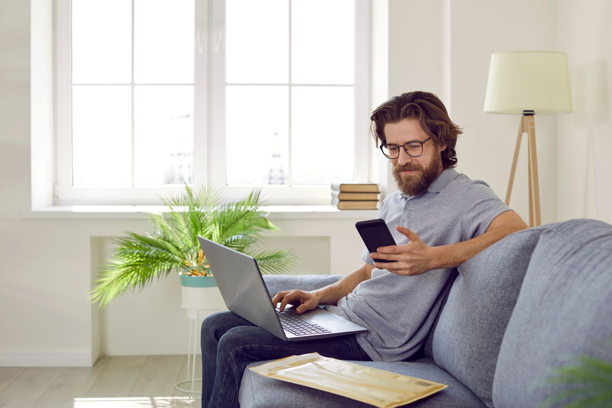 Digital Tools That Make Managing Money Easier 